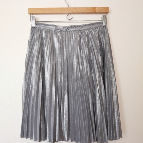 HALSTON Heritage Pleated Silver Lame Skirt Sz 2 - Picture 2 of 4